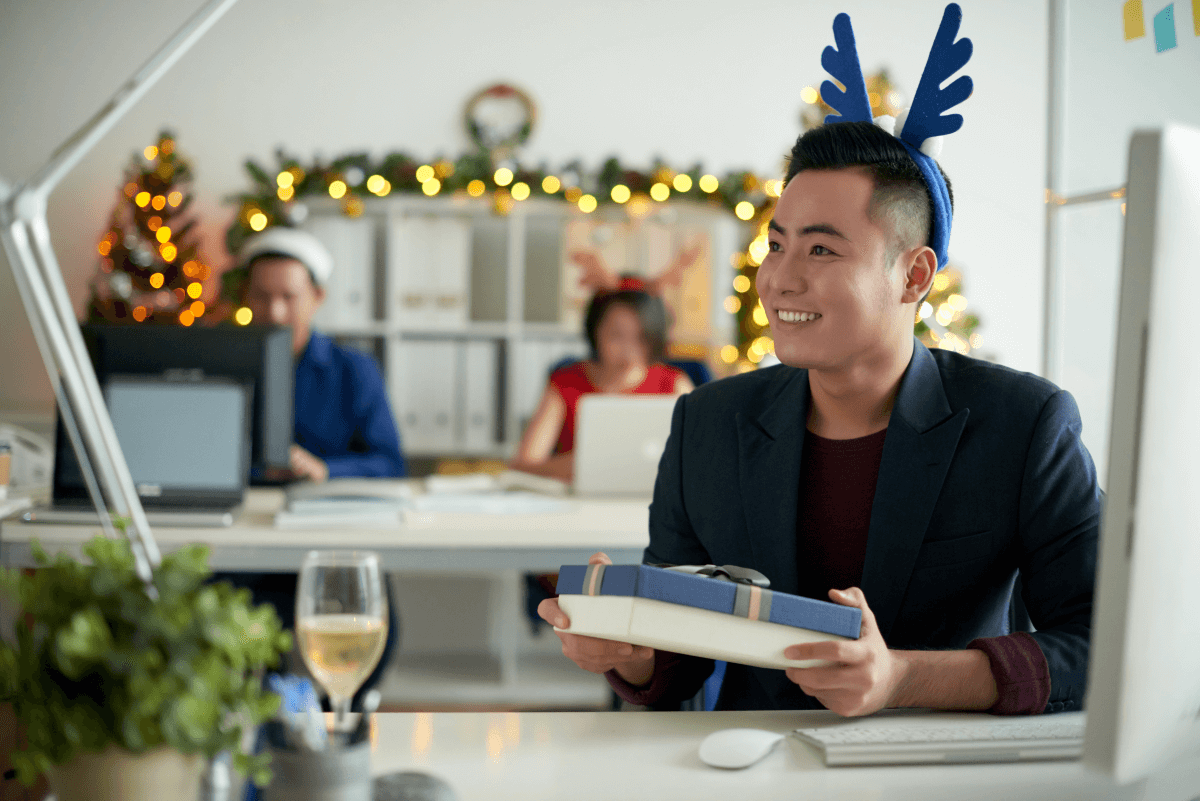 Christmas Gifts: Tax-Deductible Ideas for Your Clients and Employees